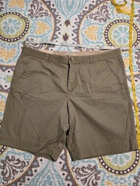 NWT Natural Reflections Women's Covert Green Flat Front Casual Shorts